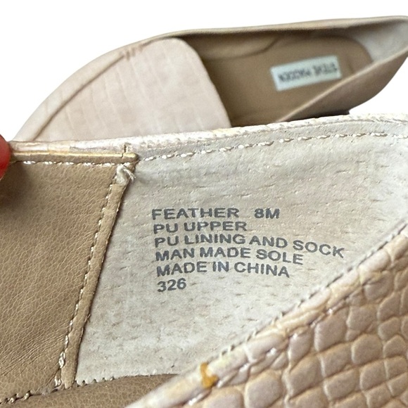 Steve Madden Feather Pink Crocodile Embossed Pointed Toe Flats 8M Coquette - Picture 7 of 8